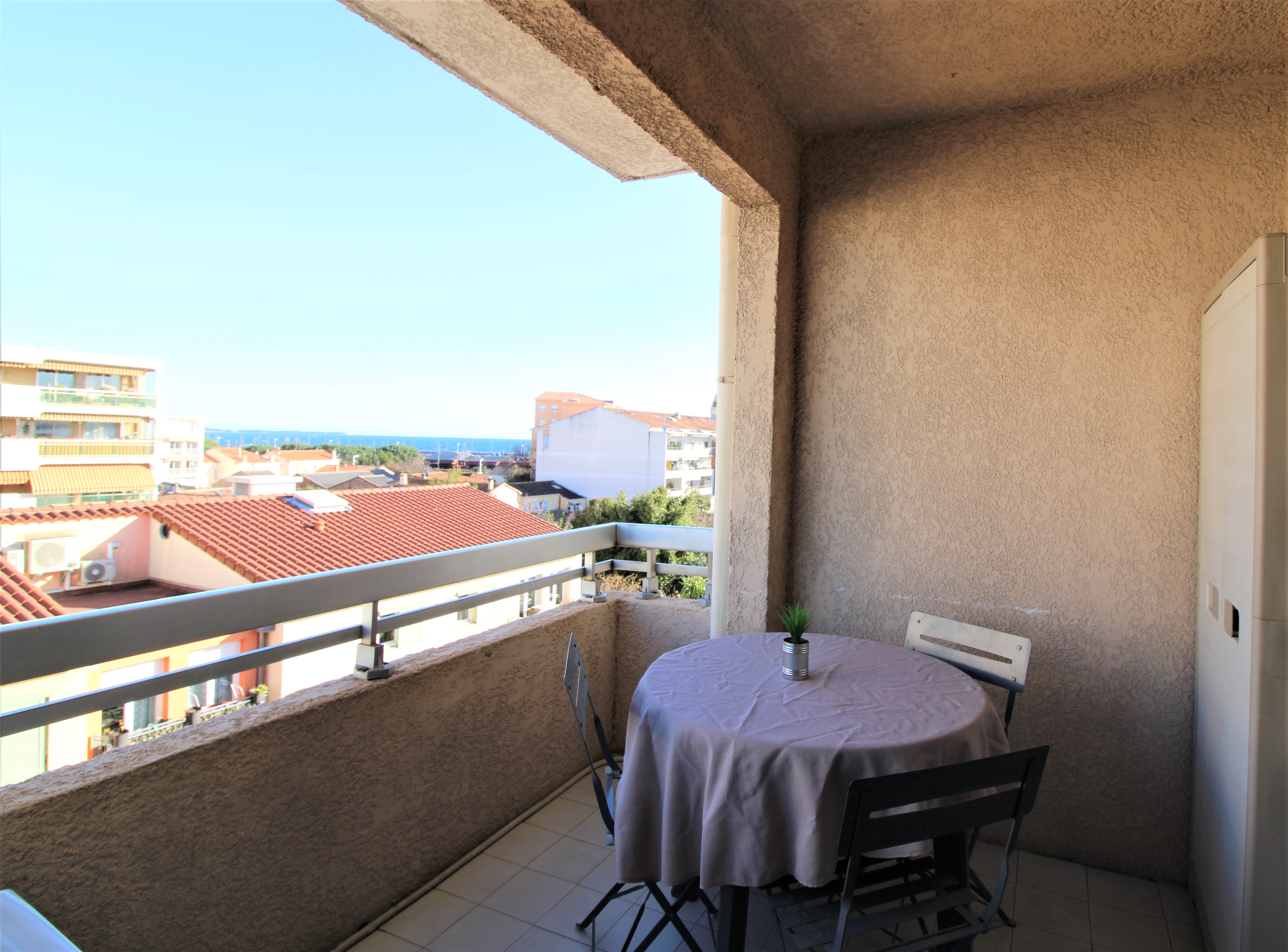 vente 2 pièces avec parking centre Cannes la Bocca De Chatouville Immobilier